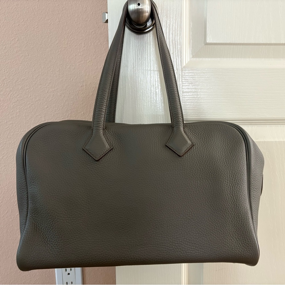 Hermes Victoria 35! Exceptional condition!! Grey color